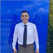 Profesor especializado en historia y clases de marketing digital